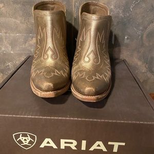 Ariat women’s Dixon distressed gold boots